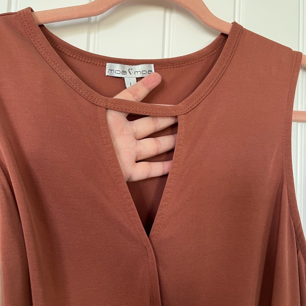 Moa Moa Top Rust Wrap With Cutout Size Large tank sleeveless blouse draped - Picture 5 of 9